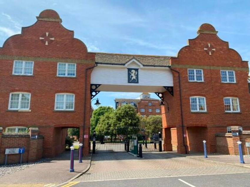 Images for Silver Strand West, Eastbourne, BN23