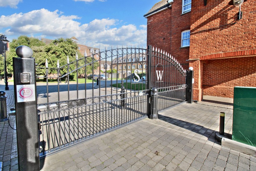 Images for Silver Strand West, Eastbourne, BN23