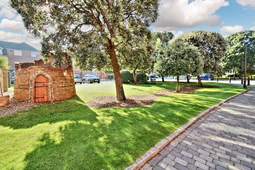 Images for Silver Strand West, Eastbourne, BN23