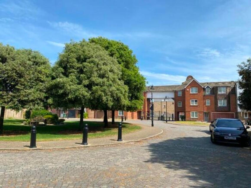 Images for Silver Strand West, Eastbourne, BN23